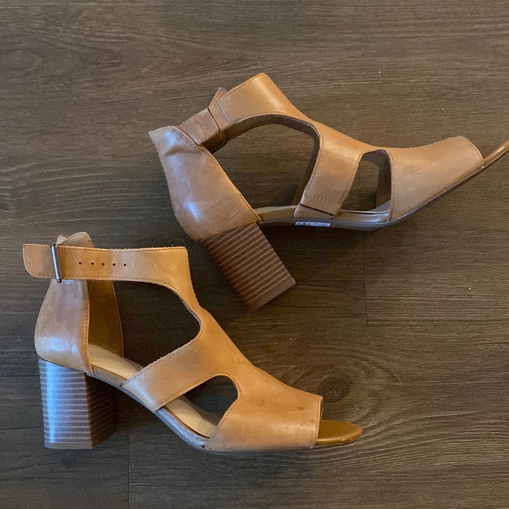 Clarks Natural Heels 8.5